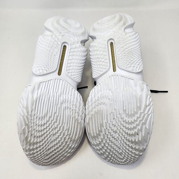 Under Armour Flow Breakthru 7 Basketball Shoes Sneakers Women Size 7 Gold Black - Picture 8 of 8